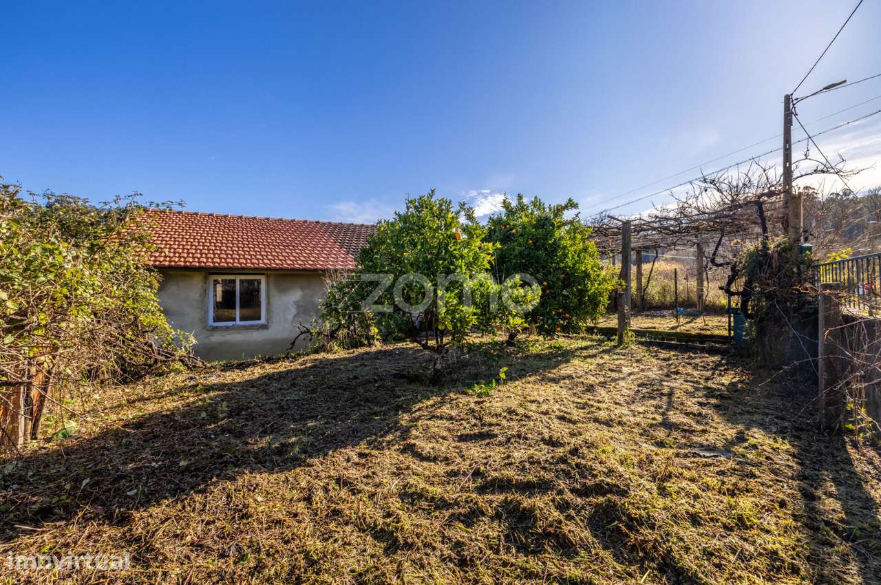 Moradia T1 para recuperar | Albergaria dos Doze-11