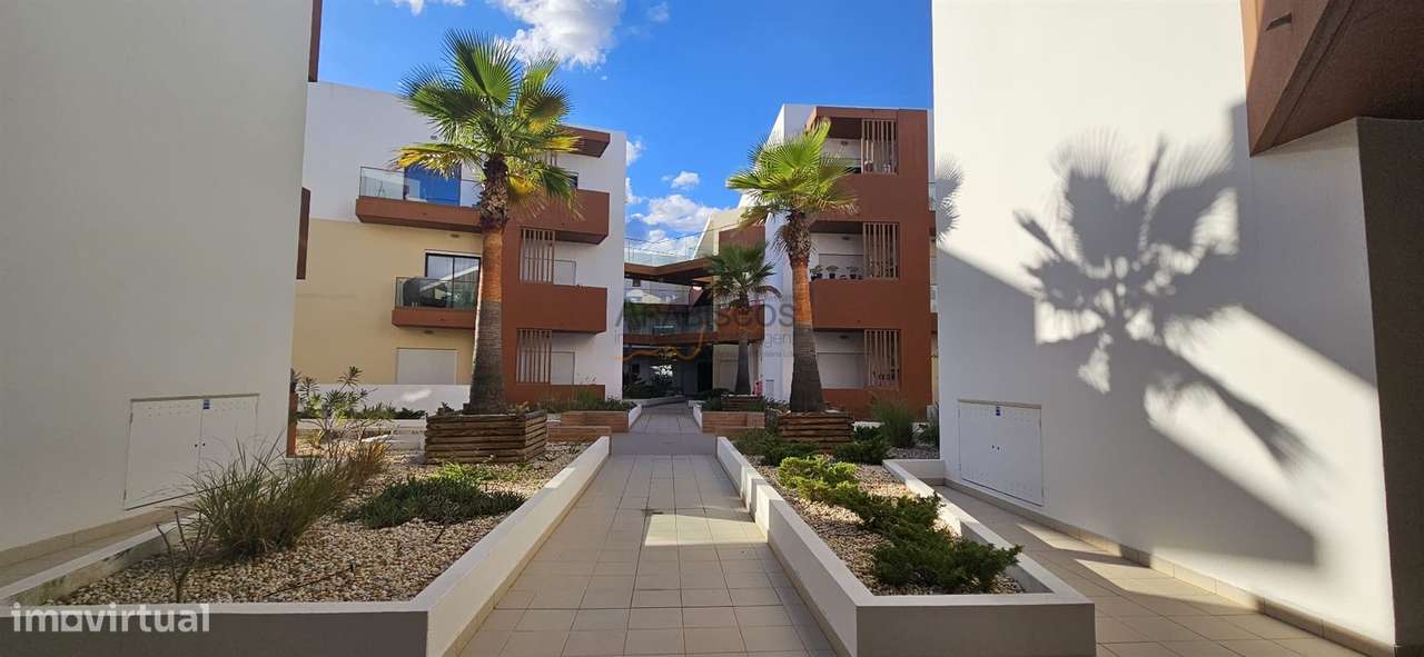 Arrendamento Anual - Apartamento T2 - condominio fechado - piscina - l - Grande imagem: 3/24