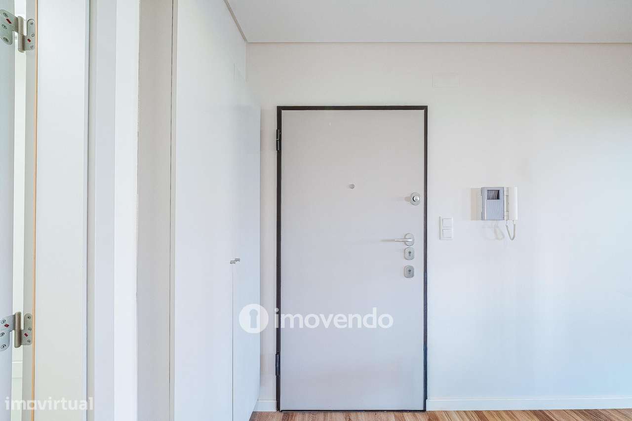 Apartamento T3 com garagem, em condomínio com piscina, em Bicesse-42