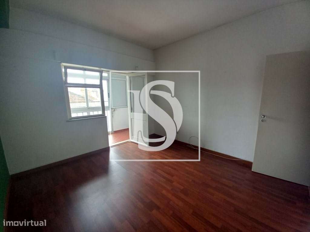 Apartamento T2 Remodelado no Coração do Montijo-18