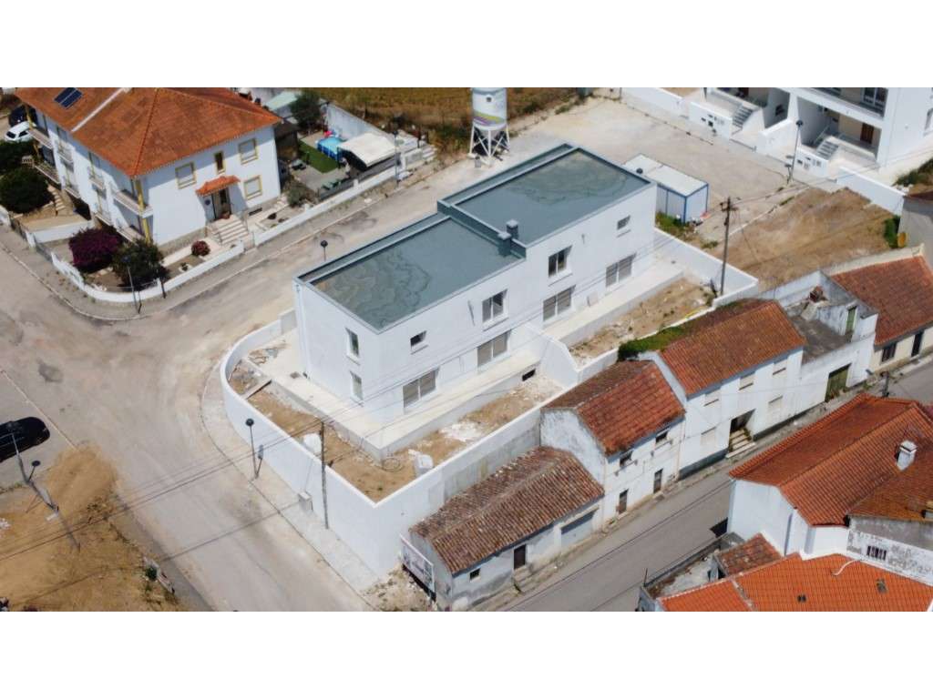 Moradia T3 Moderna com Garagem e Excelente Exposição Solar-10