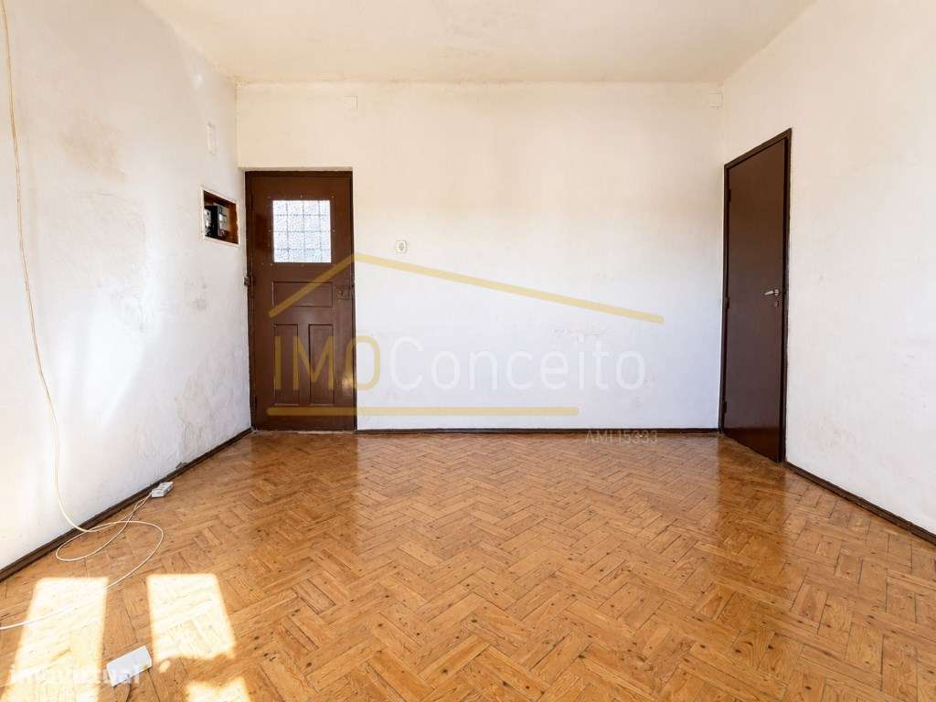 Moradia T3 com Anexos Independentes e Espaço Exterior-20