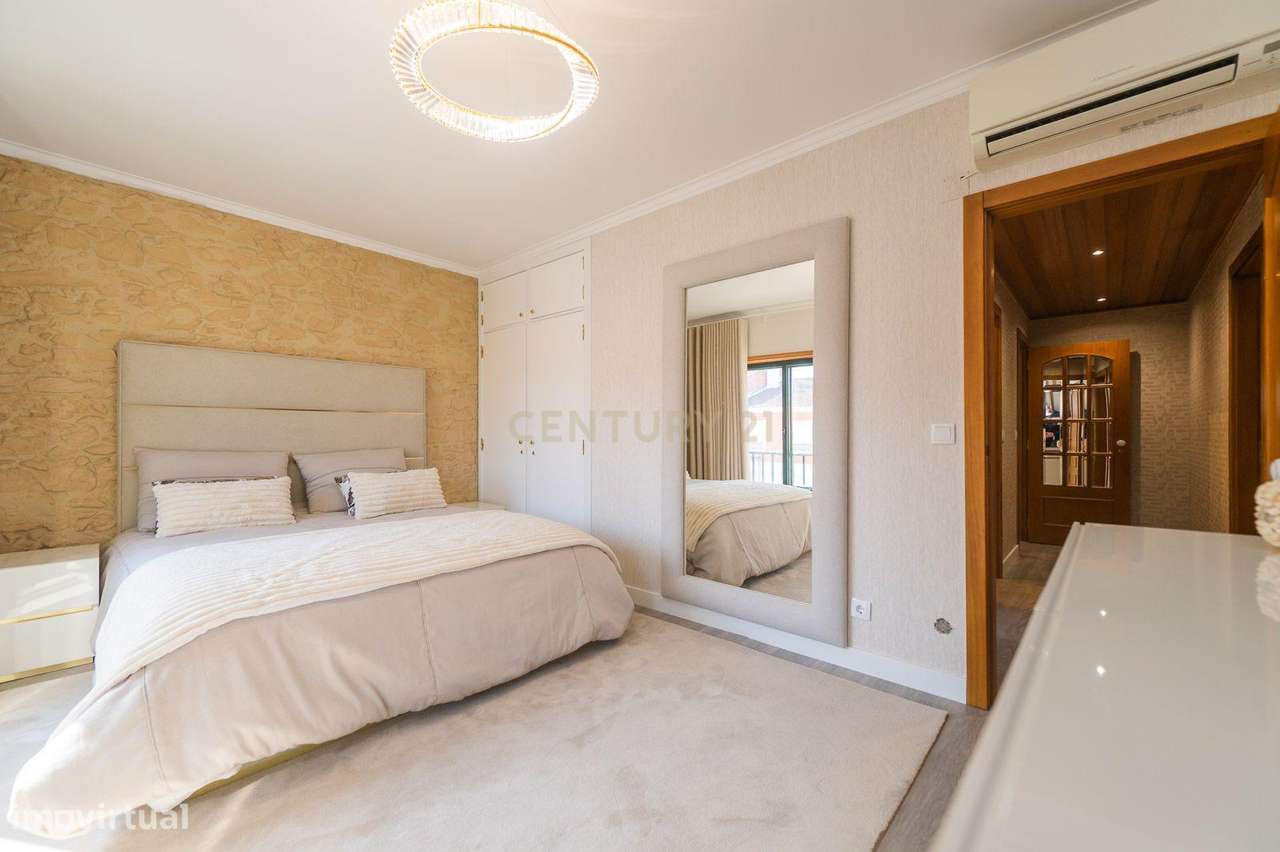 Apartamento T3 com Garagem em Loures-24