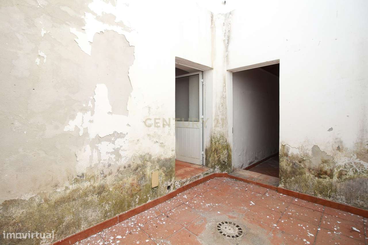 Apartamento e arrumos para venda em Borba-11