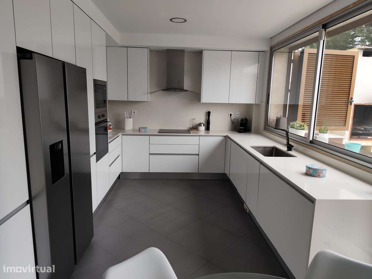 Fantástica moradia V4+1 com piscina na recatada Urb. Quinta do Zé Rita - Grande imagem: 5/21