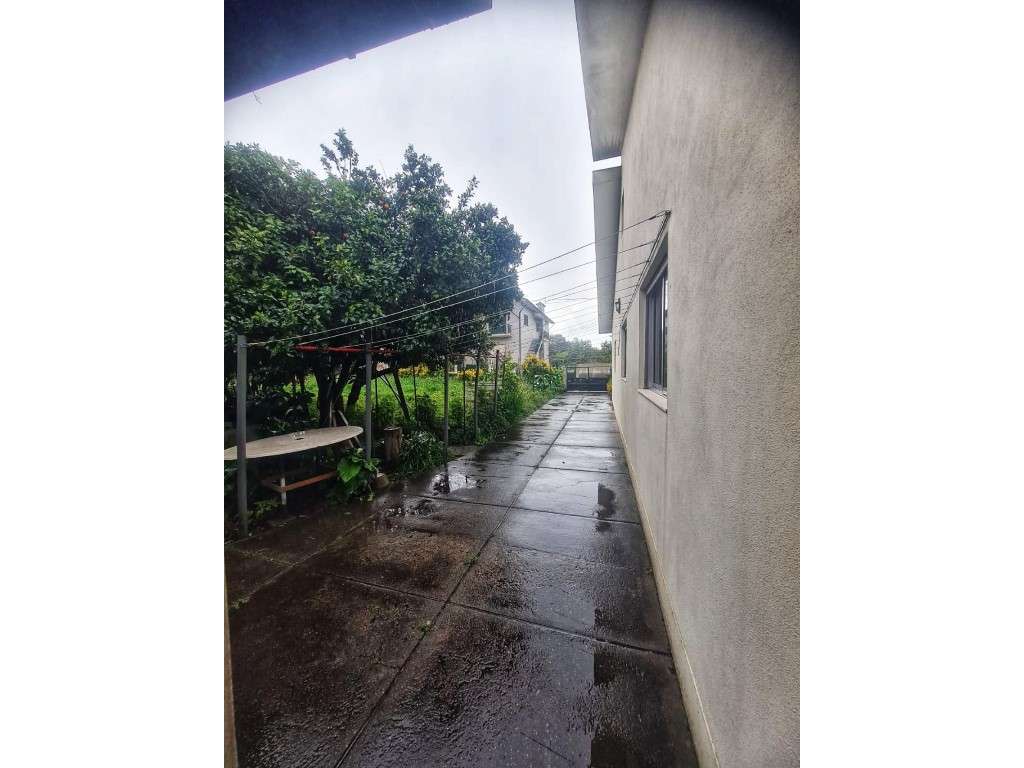 Moradia V4/T4 rés do chão e isolada em Guifões- Porto-18