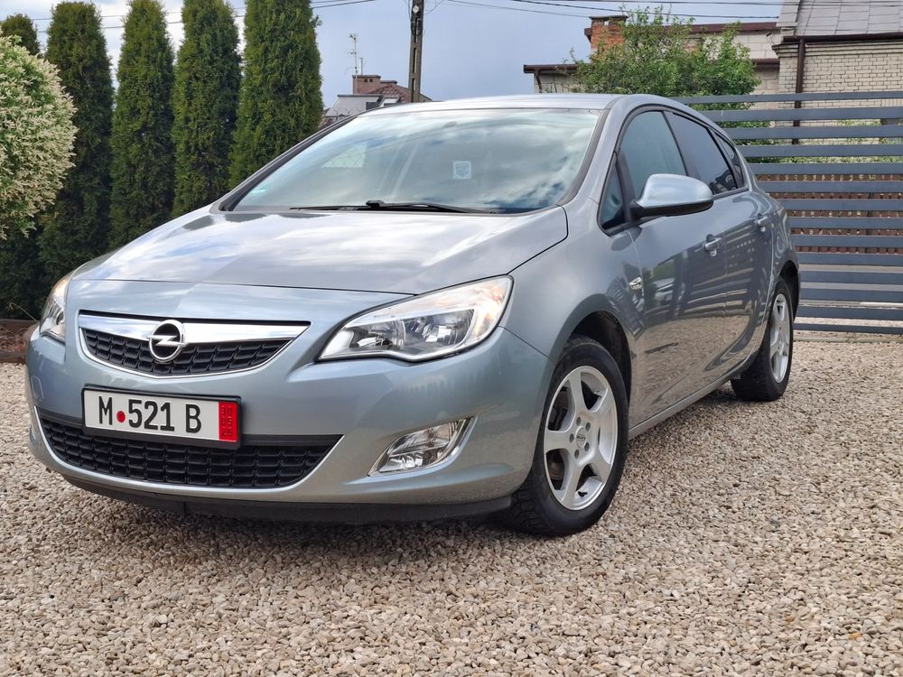 Opel Astra J 1.4 Turbo Innovation 2011