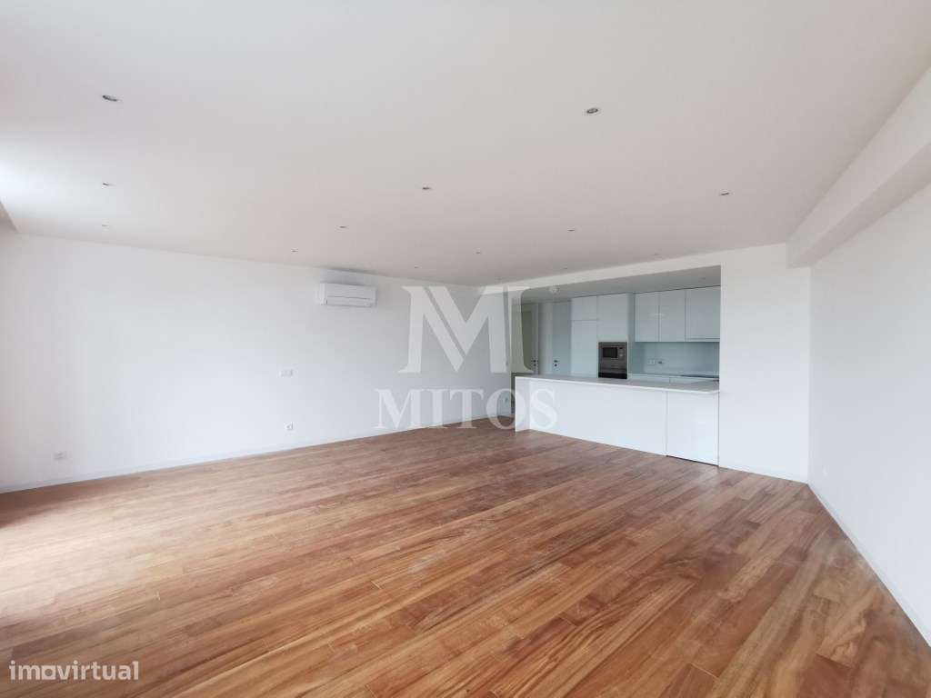 Luxuoso apartamento T2+1, para arrendamento, no Centro Histórico - Grande imagem: 3/13