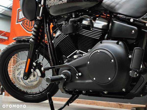 Harley-Davidson Softail Street Bob - 24