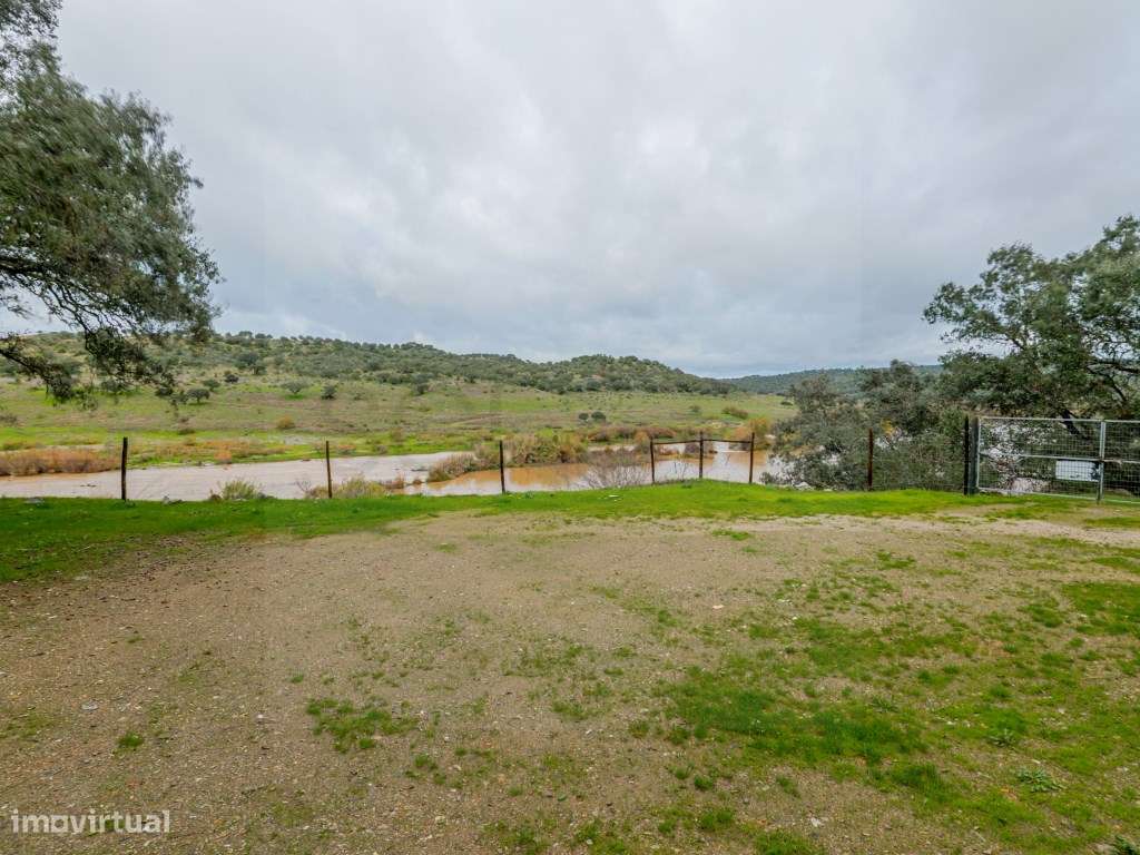 Quinta com quatro suítes e moínho, junto ao Rio Guadiana-15