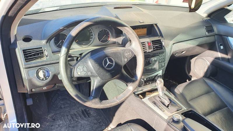 Dezmembram Mercedes C320d w204 - 4