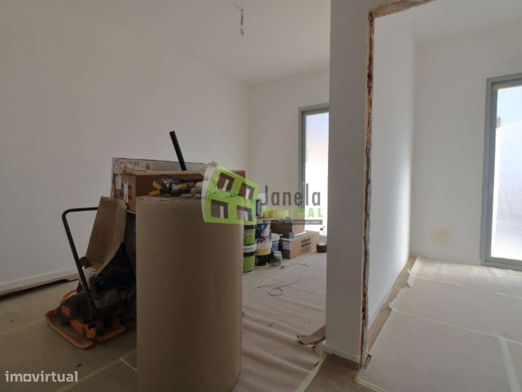 Apartamento T1 Novo com Logradouro - Quinta do Conde - Grande imagem: 2/12