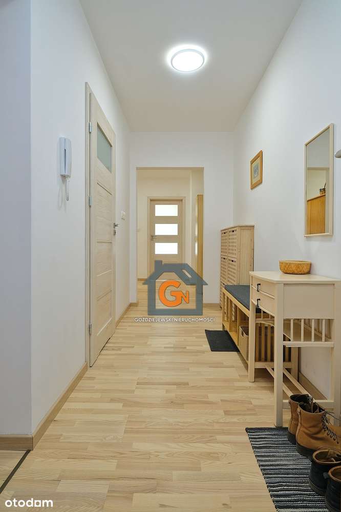 Sprzedam 4 pok mieszkanie o pow. 90m2 + miejsce parkingowe w garażu.-16