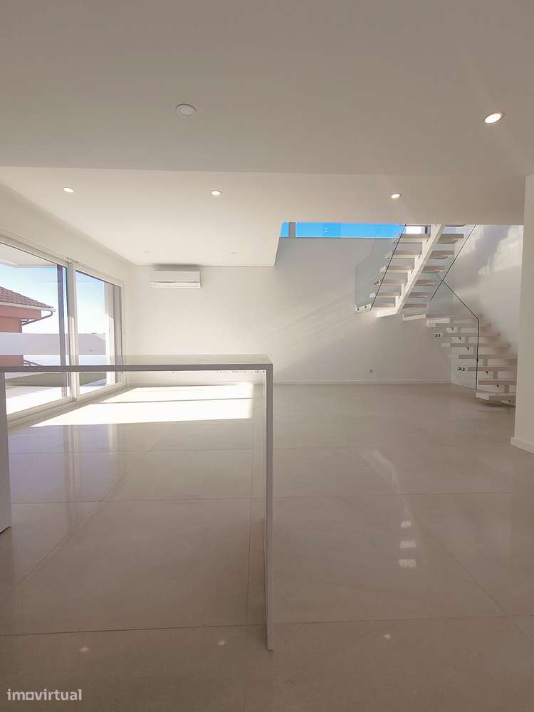 Oferta 1% do Valor de Aqusição - Moradia T4 + 1 com Piscina e Garagem-31