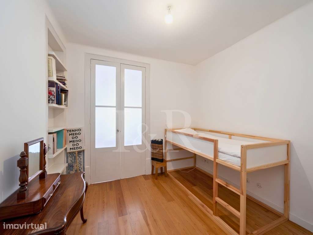 Apartamento T3 renovado no centro histórico de Lisboa-31