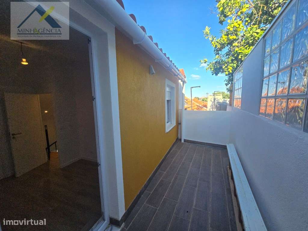 Moradia T2 totalmente recuperada em Setúbal-17