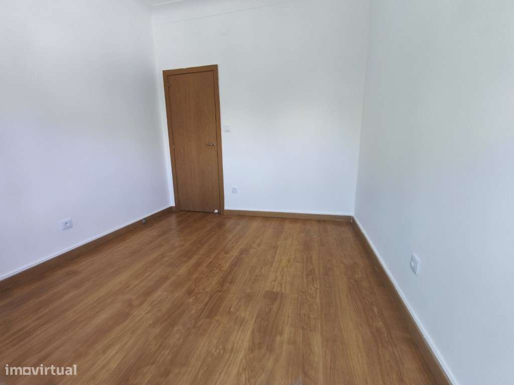 Apartamento T4 para venda com 101 m² de área bruta em Merçês Rio de...-20