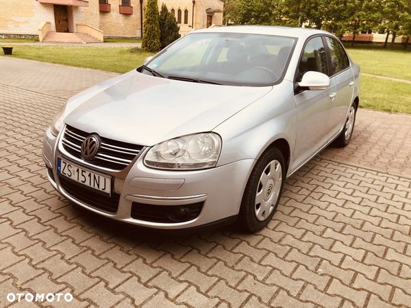 Volkswagen Jetta 1.6 Trendline - 1