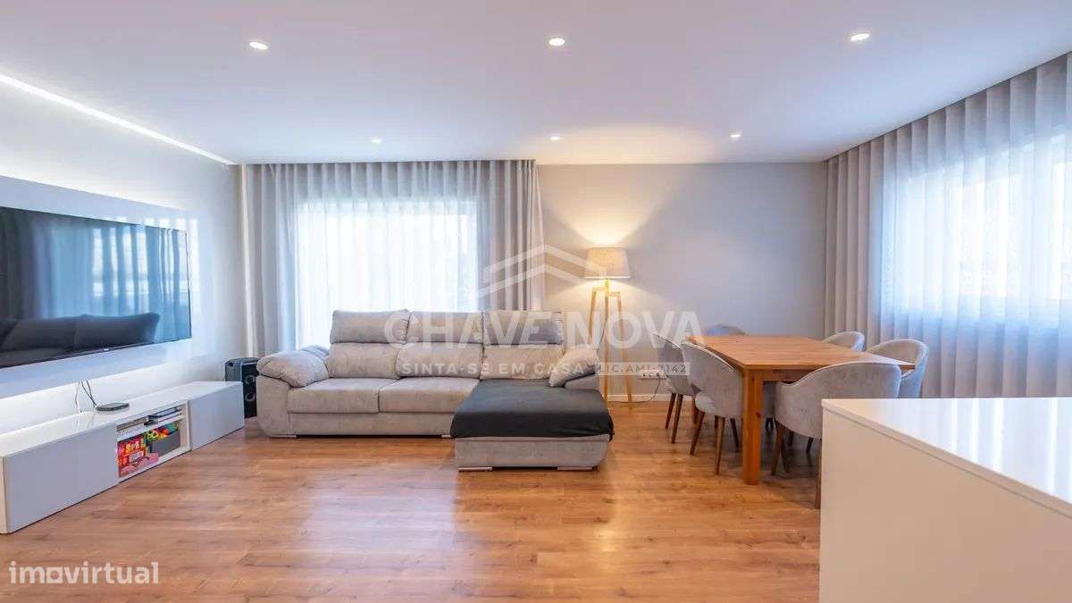 T3 Totalmente Remodelado com Garagem Box em Vilar de Andorinho - Grande imagem: 4/38