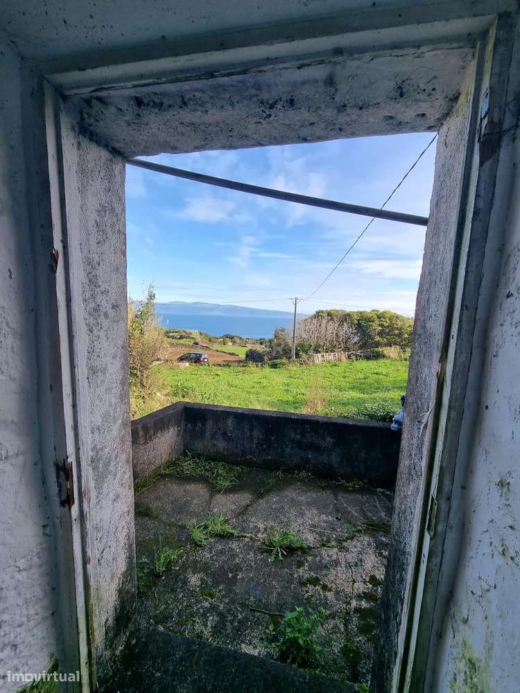Ilha do Pico - Moradia T2 para recuperação com projecto - Grande imagem: 4/16