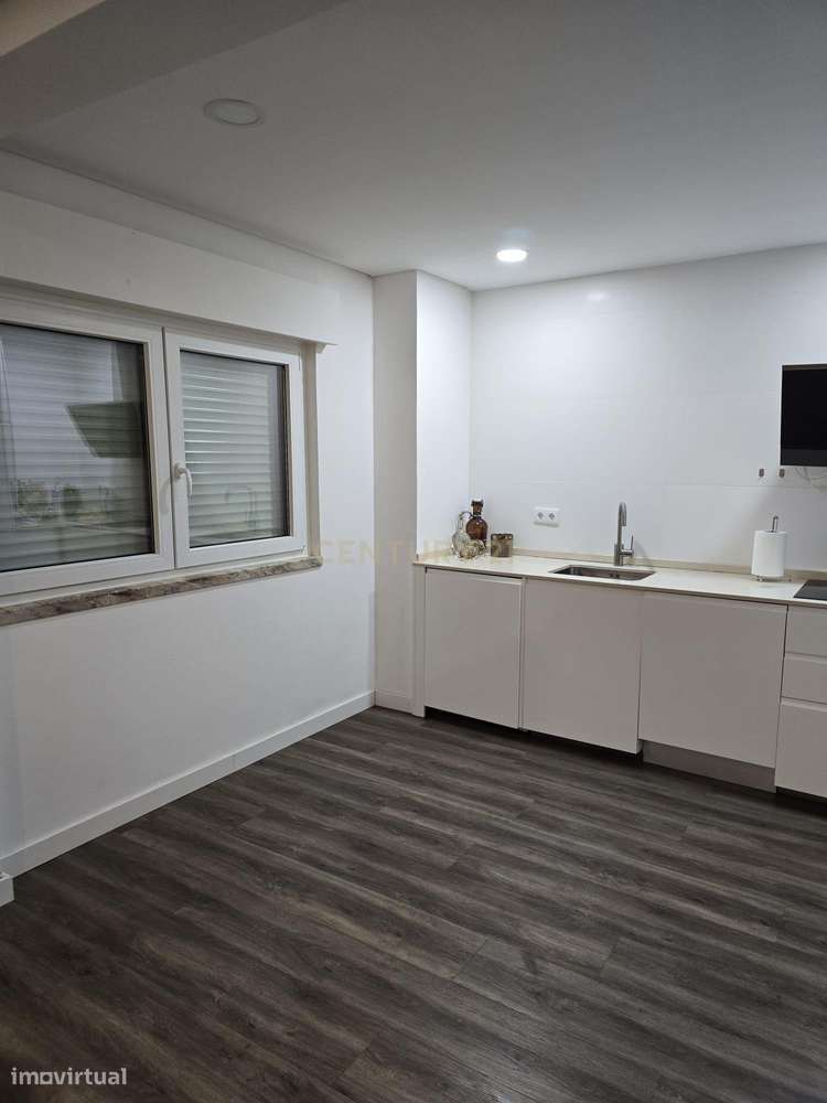 Apartamento Renovado em Santa Iria de Azoia T2 com Elevador - Grande imagem: 4/16