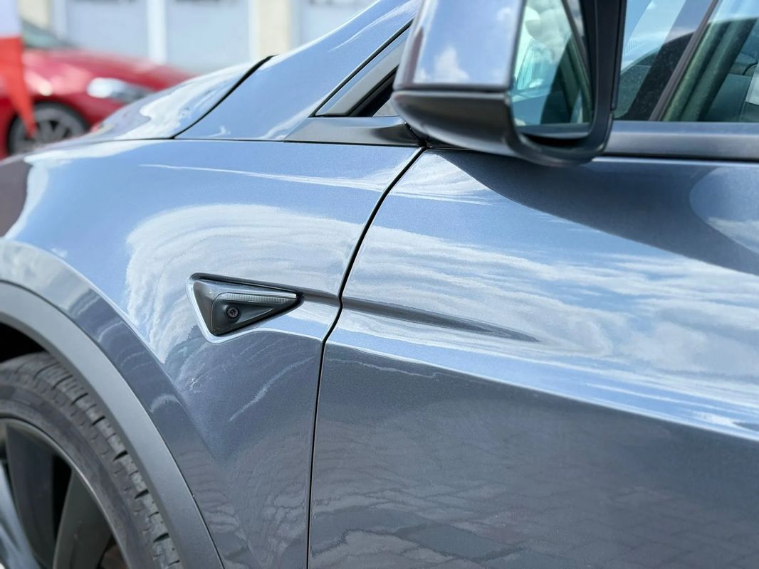 Tesla Model X - 30