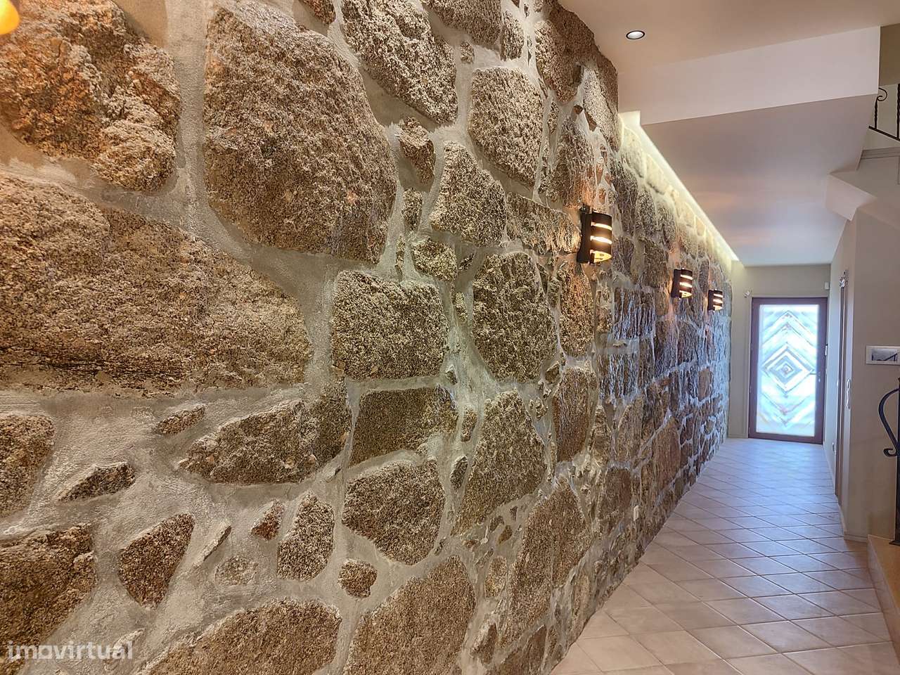 Excelente Moradia  2 frentes + Garagem + Terraço c/ Barbecue + Jardim-5