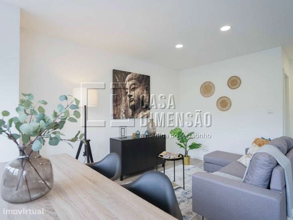 Apartamento de tipologia T3 com varandas em Benfica!!-10