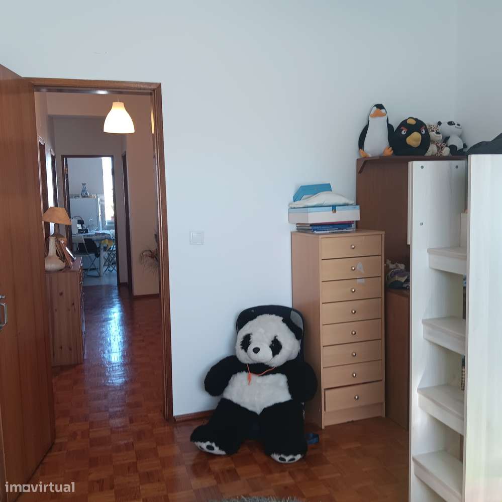 Apartamento T2 com varanda e bom potencial-9