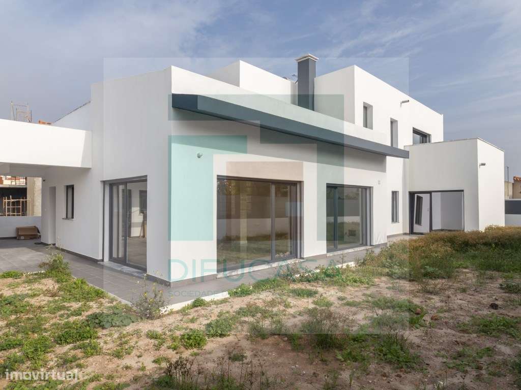 R128 Moradia T6 Azeitão-52