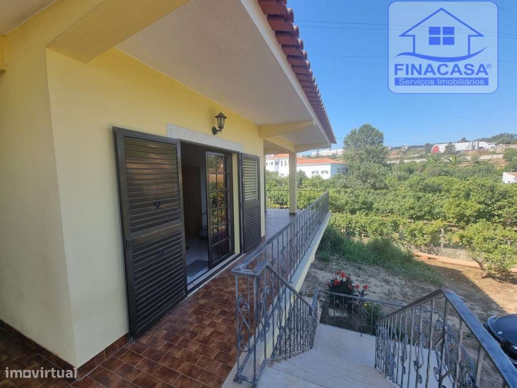 Moradia T4 isolada inserida em terreno com 5000m2 - Camarral (Palmela)-24