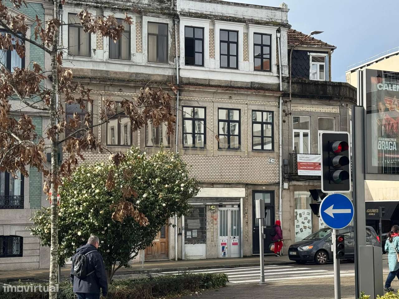 Prédio de Charme na Praça da República – Centro do Porto-0