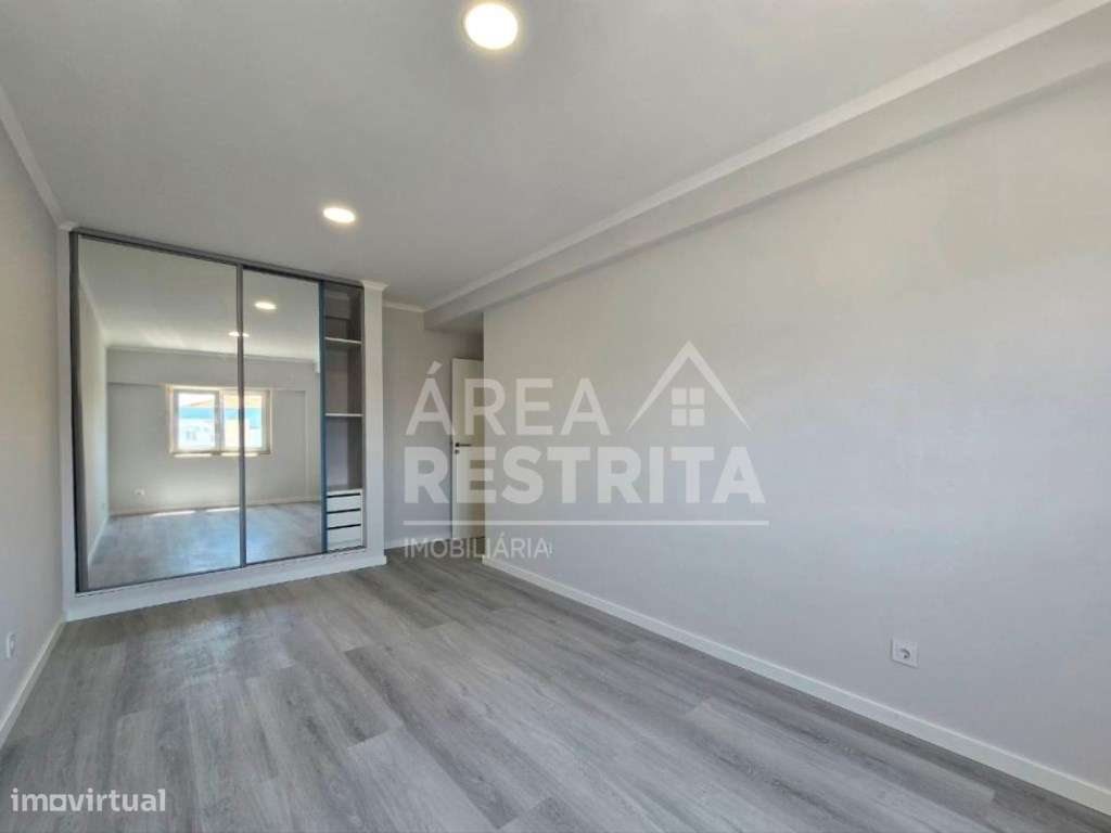Apartamento T4, totalmente remodelado, na Cruz de Pau-12