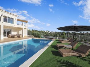 Carvoeiro – Moradia com 4 quartos, piscina aquecida, garagem ampla e v - Grande imagem: 2/56