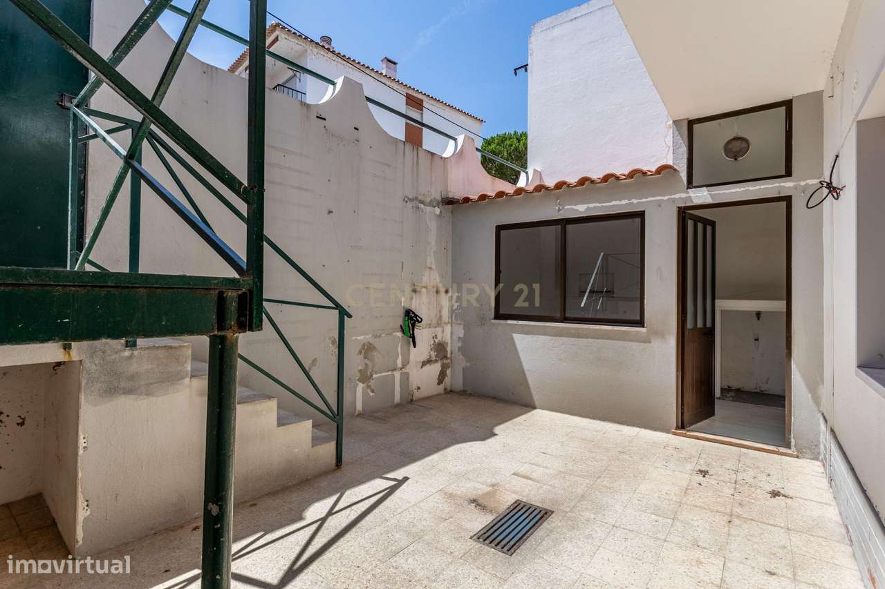 Espaçosa Moradia T3 em Azambuja, Lisboa-13