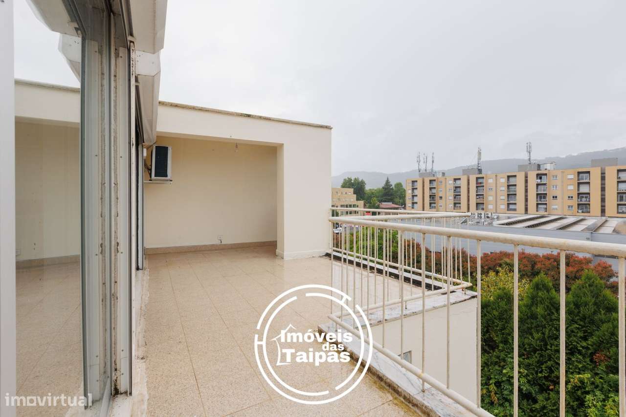 Vende-se Apartamento Duplex Centro das Taipas-8