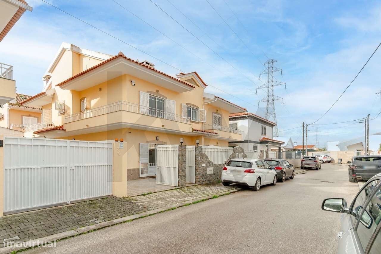 Moradia T3 com sótão amplo, espaço exterior e estacionamento em Fernão - Grande imagem: 2/43