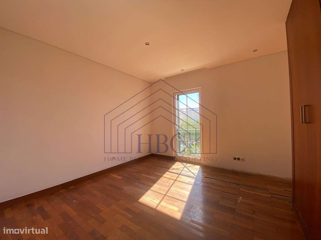 Moradia T4 com Amplo Jardim e Potencial de Remodelação em Alcabidec...-41
