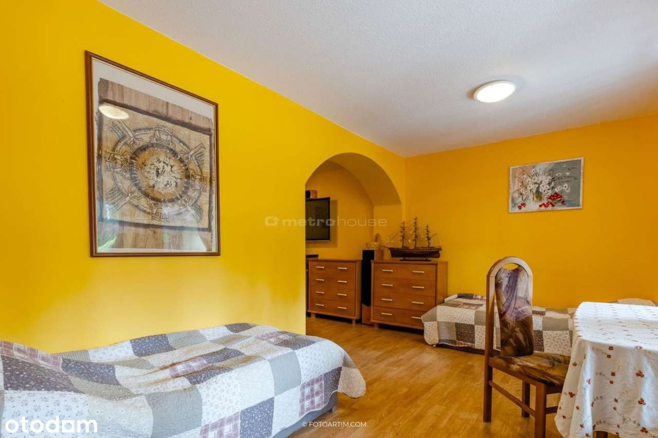 Trzy domy mieszkalne w pięknej lokalizacji-18