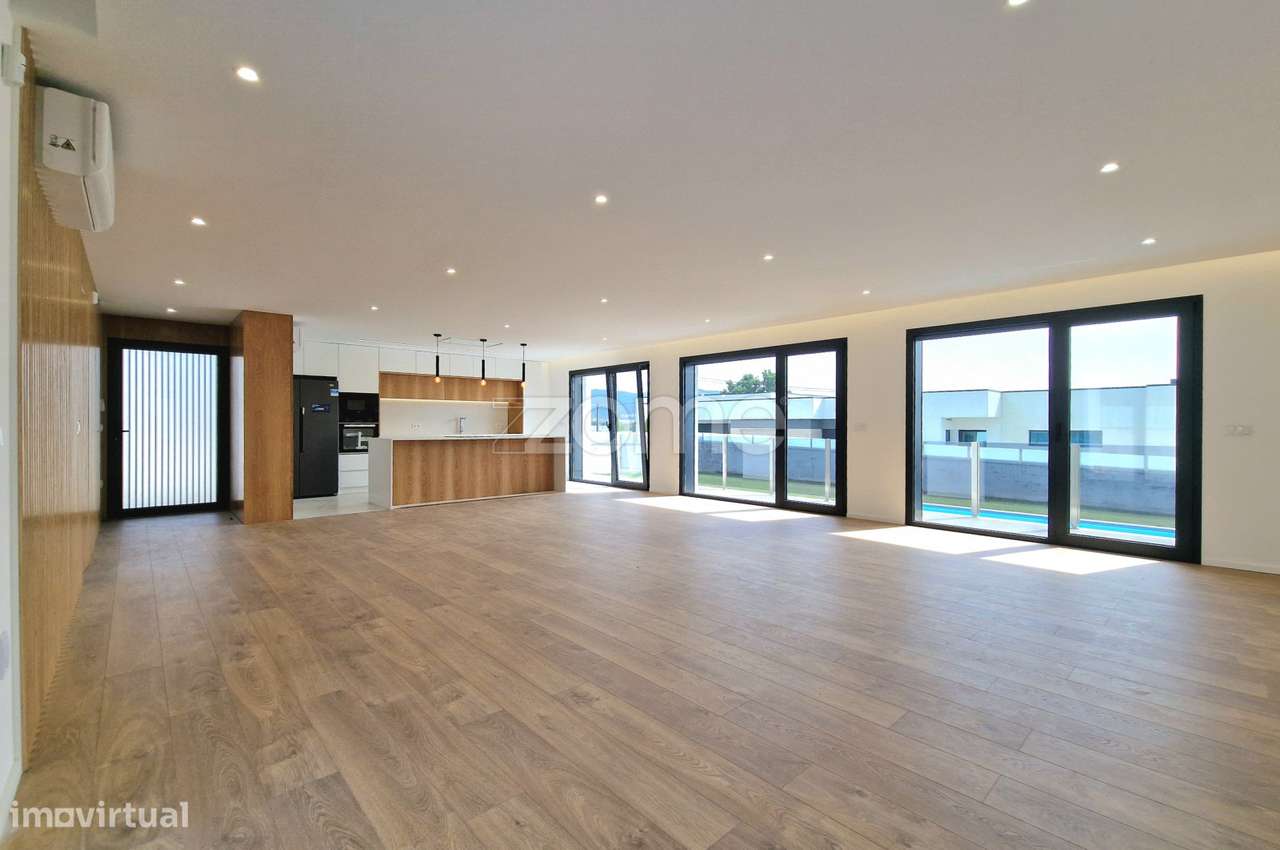 Moradia Térrea T3 com Piscina, 3 Suítes e Escritório - Panoias, Bra... - Grande imagem: 1/53