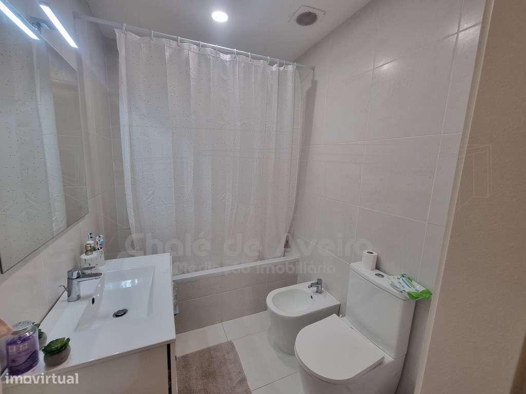 Apartamento T2 com lugar de garagem em Esgueira-7