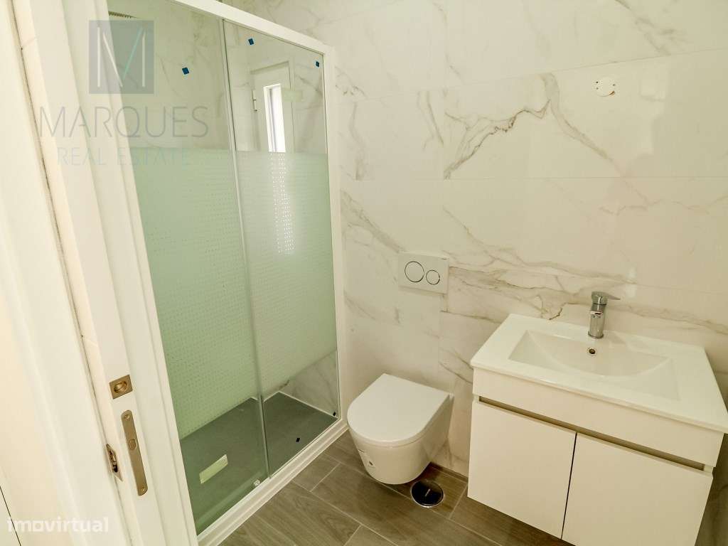 Moradia V2+2 com garagem em Vale de Milhaços - Corroios-18