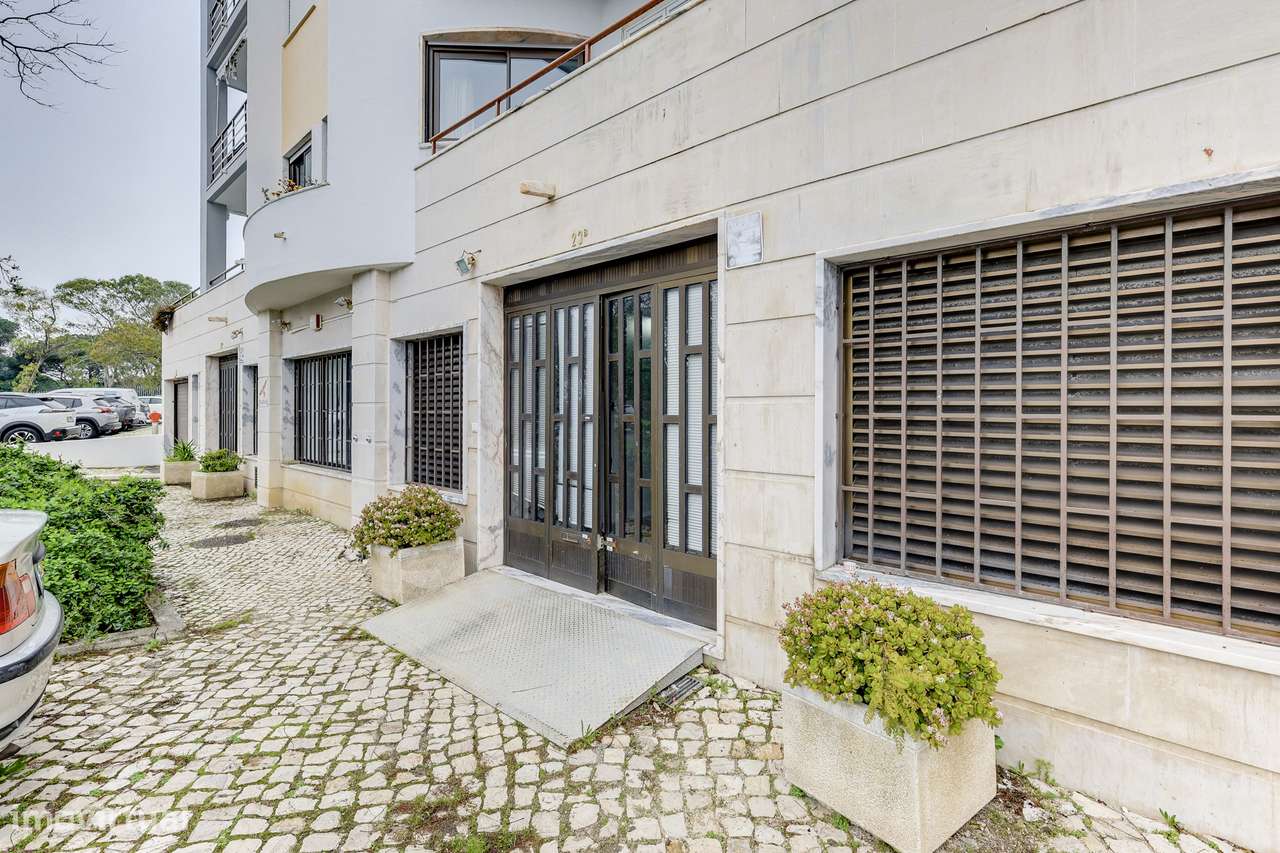 Espaço comercial 550 m² | Escritório + Loja + Armazém | Dois acessos-35