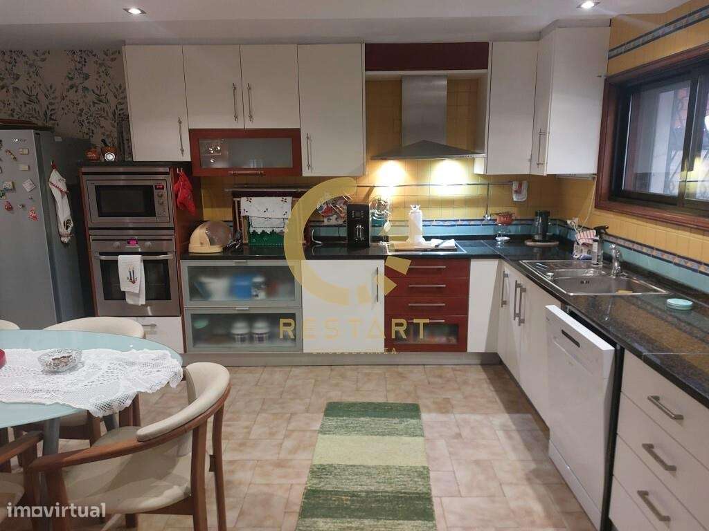 Moradia T4 geminada de 3 frentes em Baguim do Monte, Gondomar-29