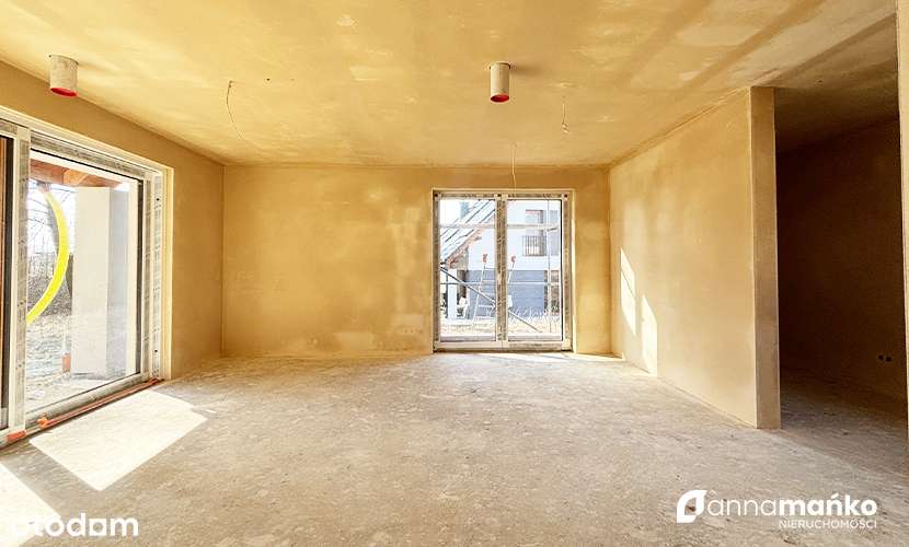 Funkcjonalny dom z garderobą i pralnią!-1