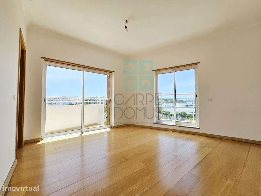 Espaçoso apartamento T3, com parqueamento, junto centro de Loulé, A...-35