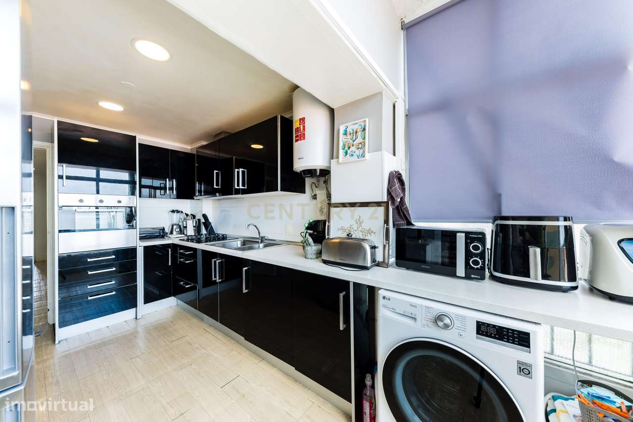 Apartamento T3 à Venda em Almada, Laranjeiro-5