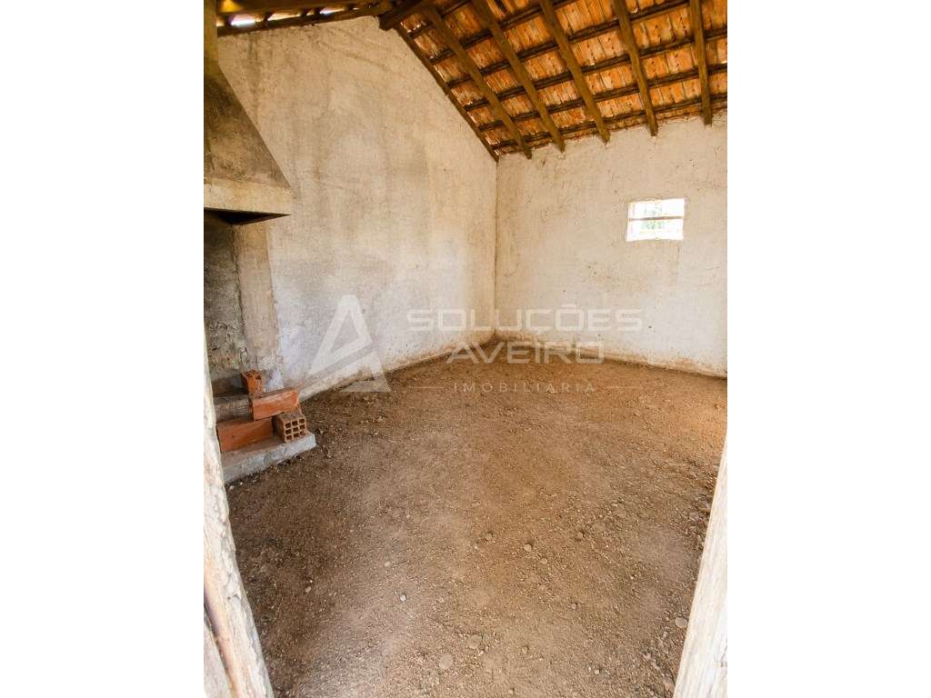 MORADIA T4 PARA REMODELAR EM OLIVEIRINHA A POUCOS MINUTOS DE AVEIRO-11