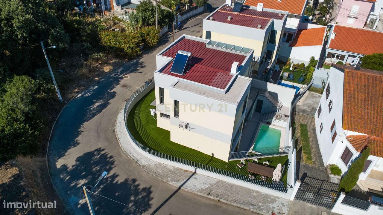 Moradia T3 + 2 com Piscina - Foros de Amora-39