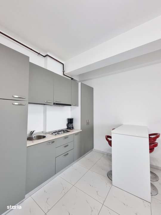 Priveliste frontala la mare, la cativa pasi de nisip - Imagine principală: 5/11